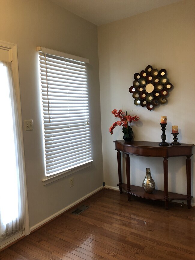 Primary Photo - 40 Arbor Cir