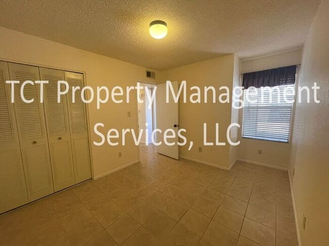Building Photo - Private yard in the heart of Tempe!
