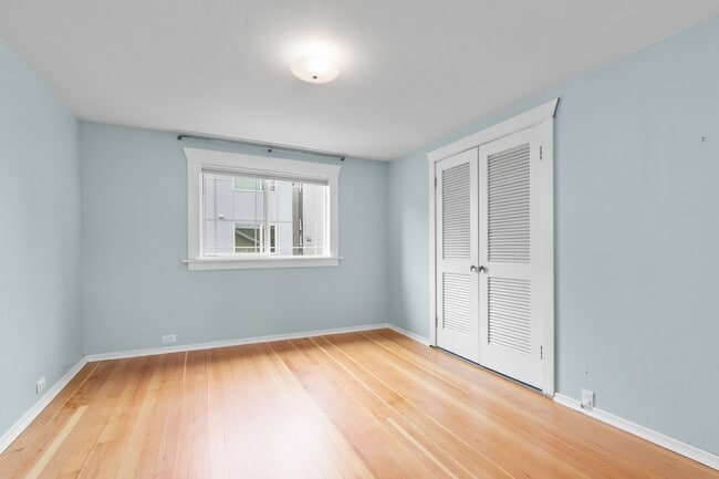 Building Photo - 5Bd/2Ba Seattle Home