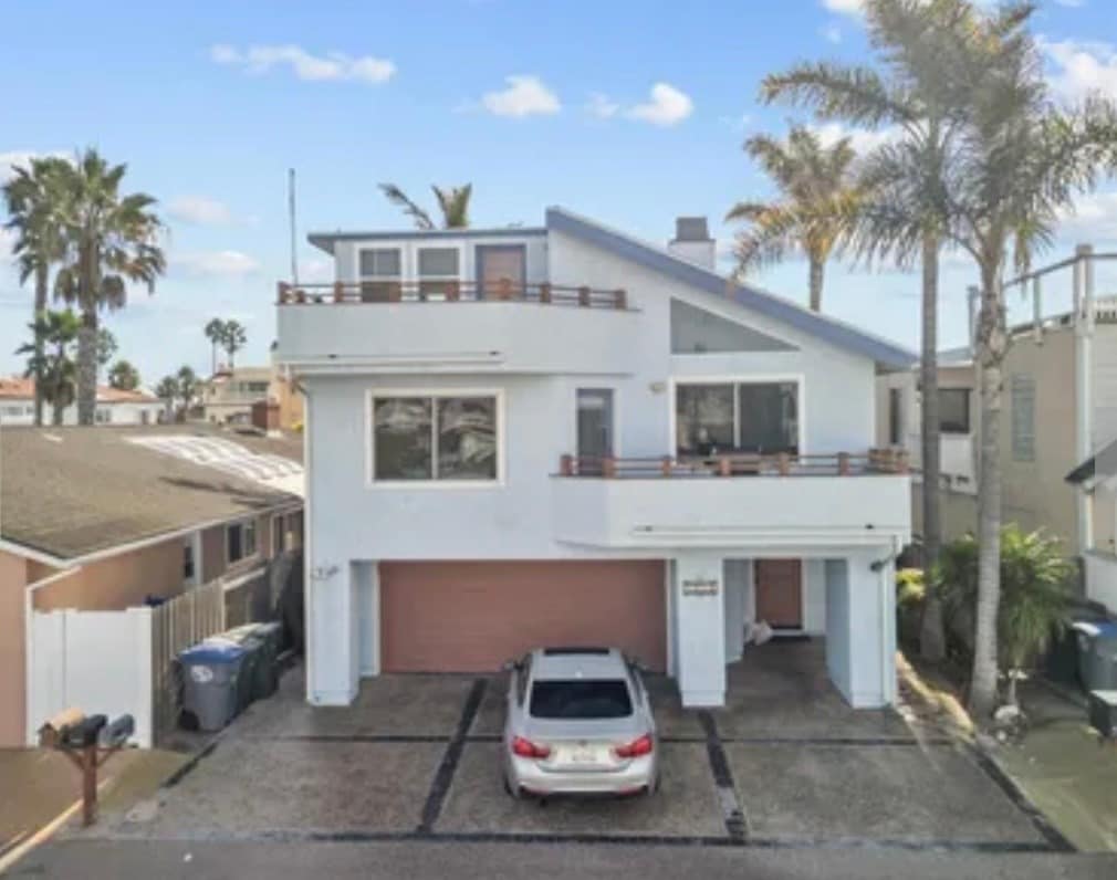 Front house, unit private entrance on right. - 5138 Outrigger Way