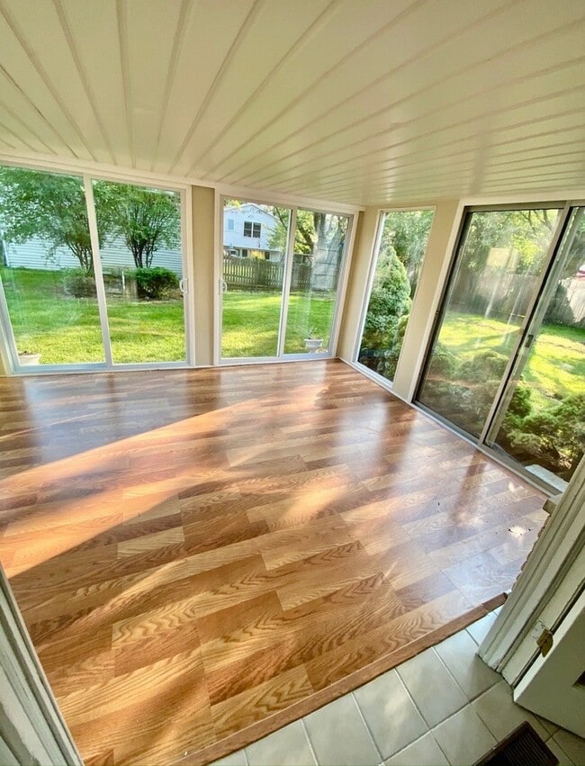 Building Photo - 1119 Crest Ln