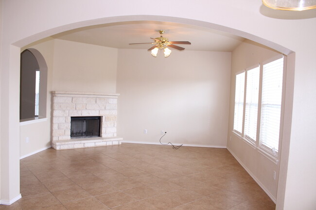 Building Photo - Spacious 4 bedroom in Wildhorse Creek