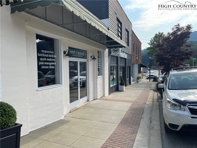 Building Photo - 15 E 2nd St