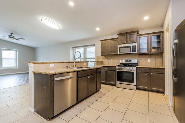 Building Photo - 15010 Cave Creek Ct