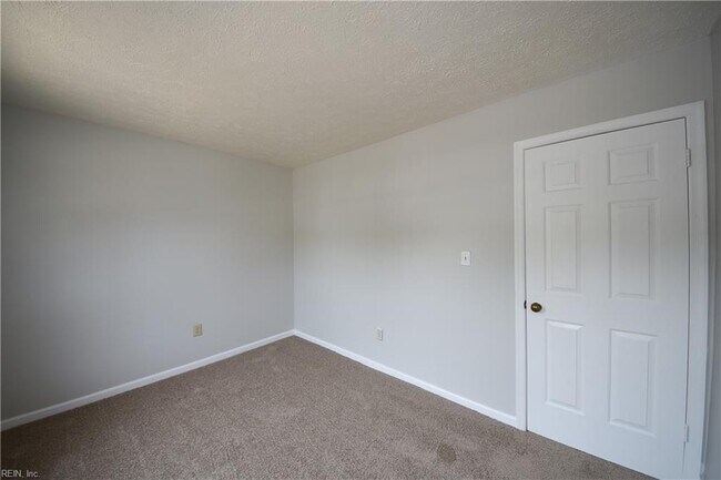 Building Photo - 313 Gaylor Ln