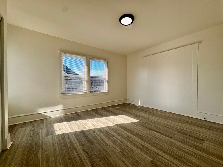 Building Photo - 695 30th St