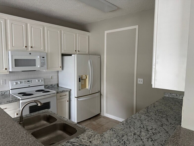 Building Photo - 6316 Sunflower Pl