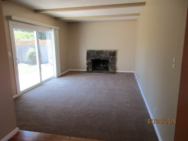 Building Photo - Adorable Home with Lots of Upgrades!