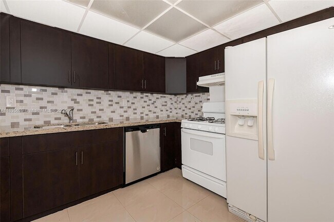 Building Photo - 6455 SW 116th Pl