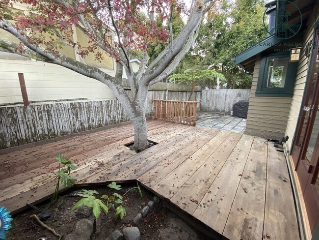 Building Photo - Craftsman-Style Downtown Pacific Grove Home