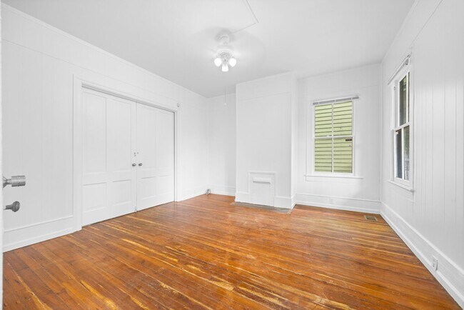 Building Photo - 112 E Anderson St