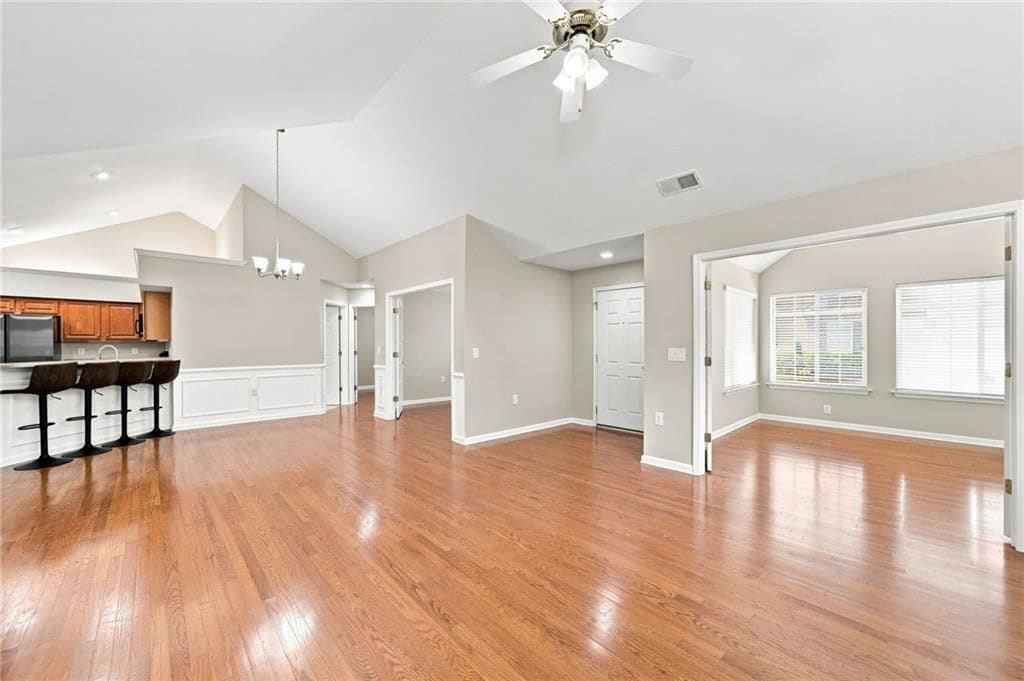 Building Photo - 3204 Village Ln