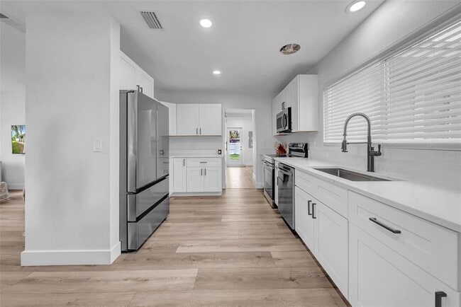 Building Photo - 5548 Dartmouth Ave N