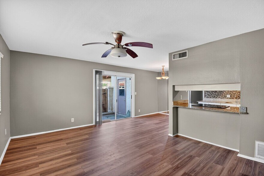 Building Photo - 1228 E Lawrence Ln