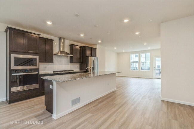 Building Photo - 155 Yorktown Ct