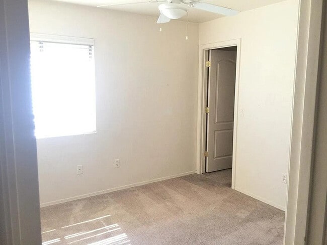 Building Photo - HOUSE FOR RENT