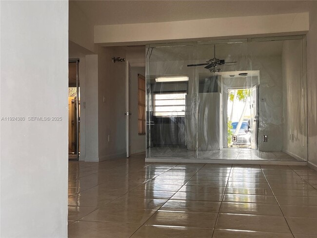 Building Photo - 819 NE 214th Ln