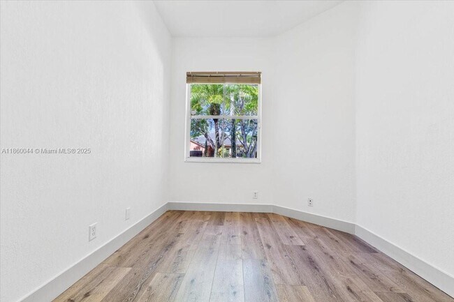 Building Photo - 830 Lavender Cir