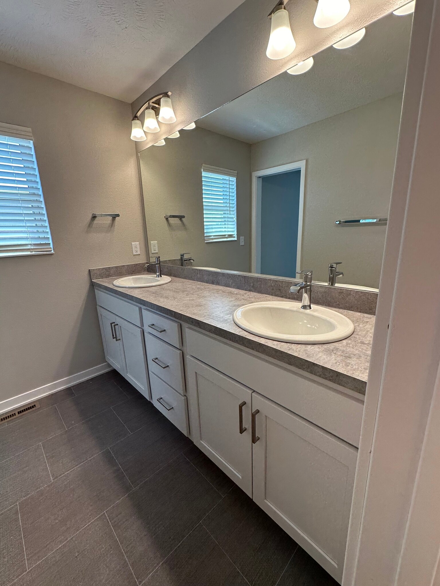 Master Bath - 8230 Ventura Pl