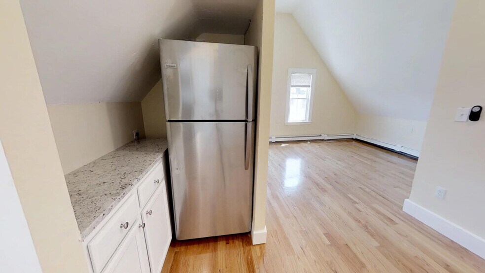 Building Photo - 17 Dow St