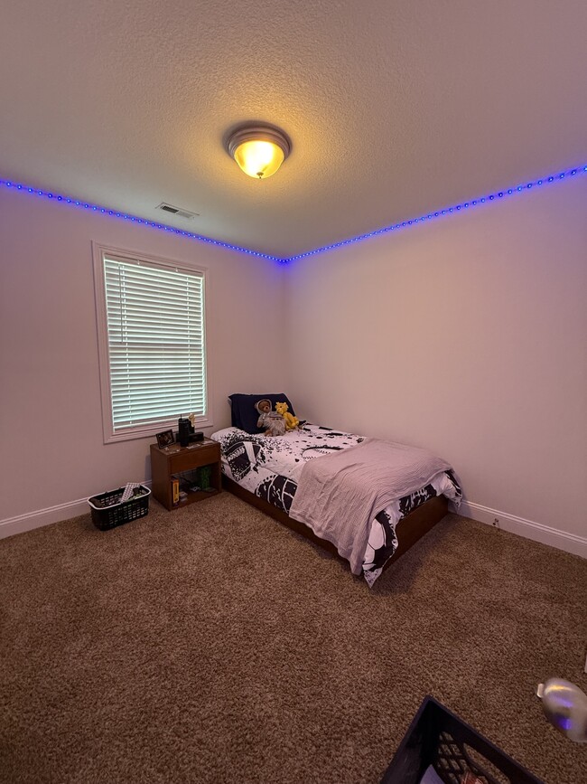 Building Photo - 607 Hollow Crst