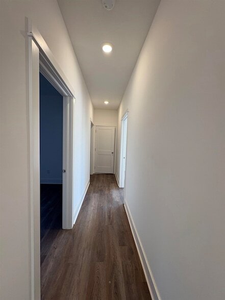 Building Photo - 4829 N Vassar Ave