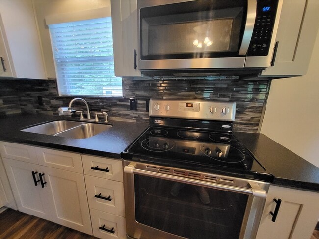 Building Photo - 30 Rdg Crk Dr