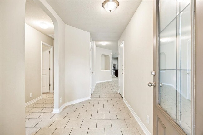 Building Photo - Large, 4 bedroom single story in a beautiful community full of amenities for you to enjoy!