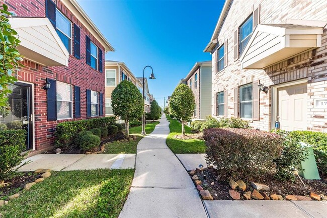 Building Photo - 1721 Kemah Village Dr