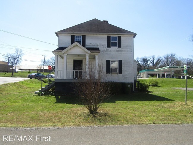 Primary Photo - 2 br, 1 bath House - 303 N. Houston St.