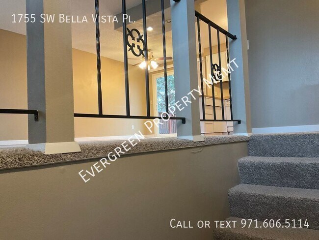 Building Photo - 3BR/2BA Open Floor Plan Kitchen Home- Spac...