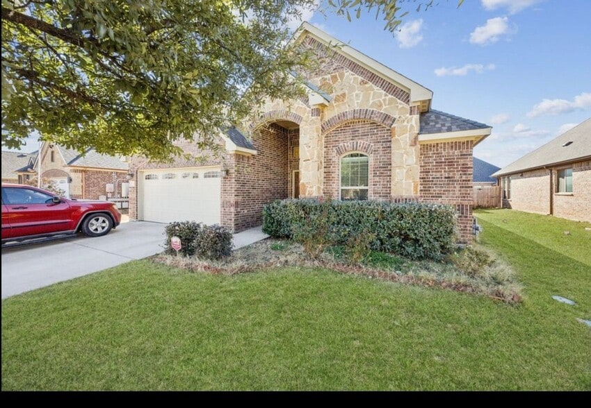 Building Photo - 725 Gray Washington Dr