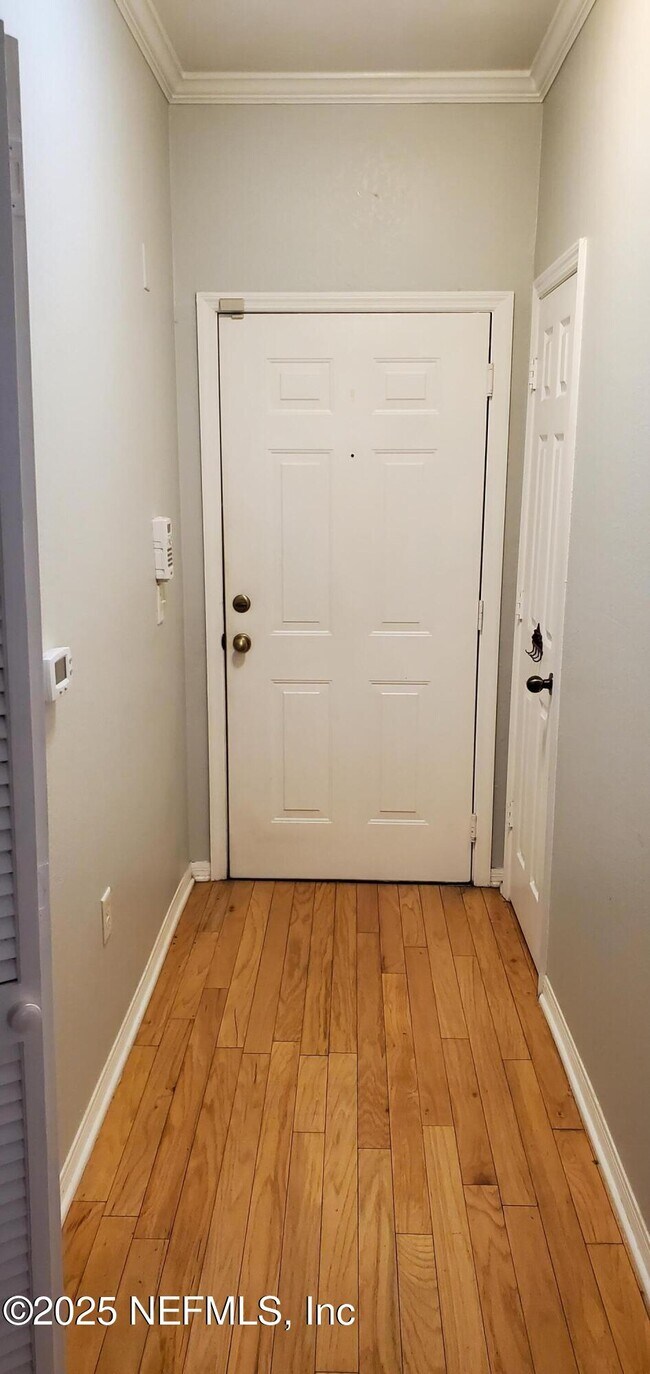 Building Photo - 7800 Point Meadows Dr