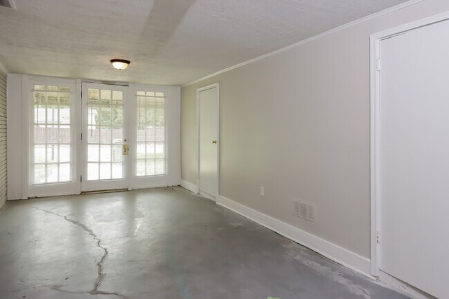 Building Photo - 3064 Guymar Rd