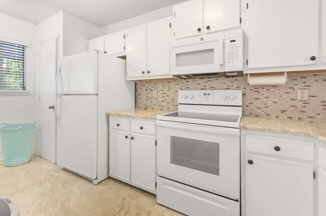 Building Photo - 1161 Shadow Lake Cir