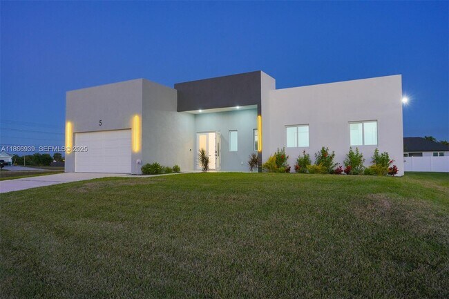 Building Photo - 5 SW 26th Pl