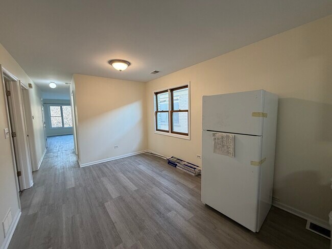 Building Photo - 6323 W Fullerton Ave