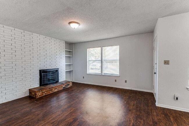 Building Photo - Stylish Half-Duplex in Arlington