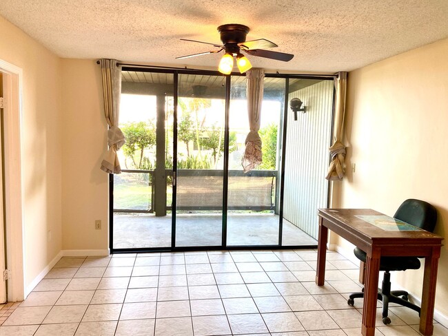 Building Photo - 3 bed / 3 bath furnished condo with ocean views!
