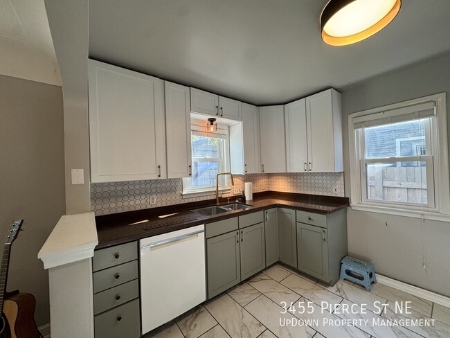 Building Photo - 3455 Pierce St NE