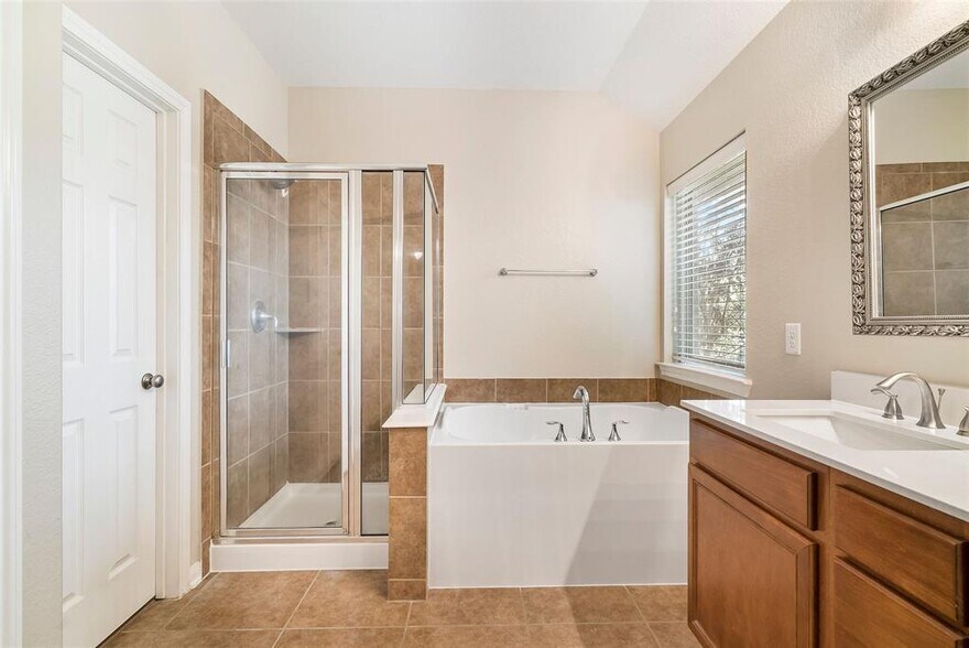 Building Photo - 139 Hawkhurst Cir