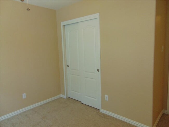 Building Photo - 170 Birdwell Ln