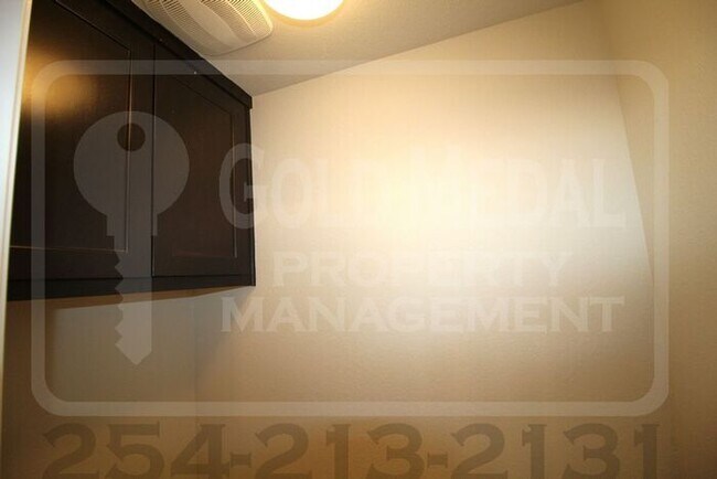 Building Photo - 335 Black Opal Dr