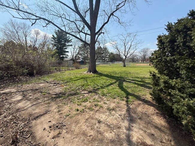 Building Photo - Centrally Located 3 Bed Gem with Expansive Backyard & Classic Hardwood Floors