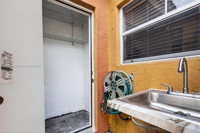 Building Photo - 8425 NW 141st Terrace