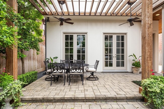 Building Photo - 3108 University Blvd