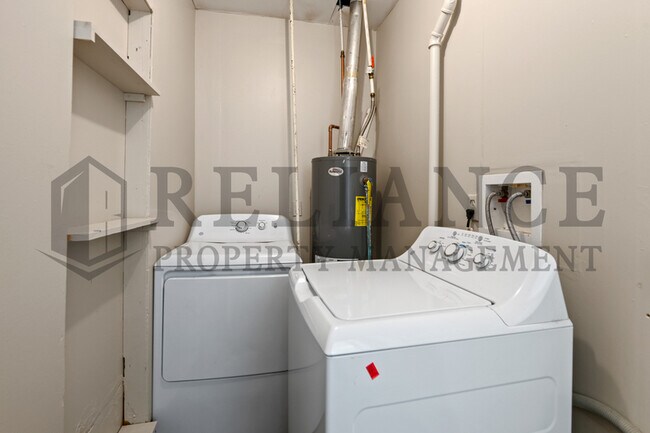 Building Photo - 4514 Vesta Dr