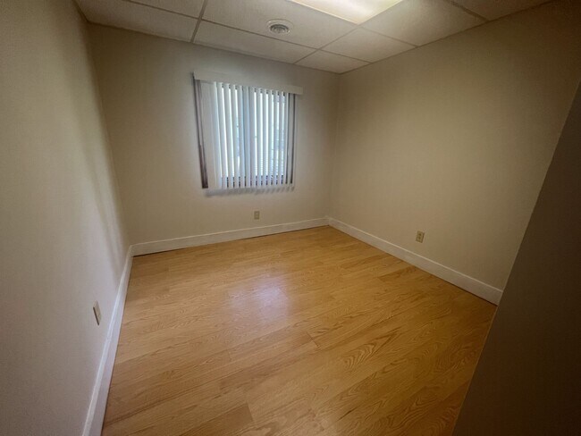 Building Photo - 4 Chambers Ct
