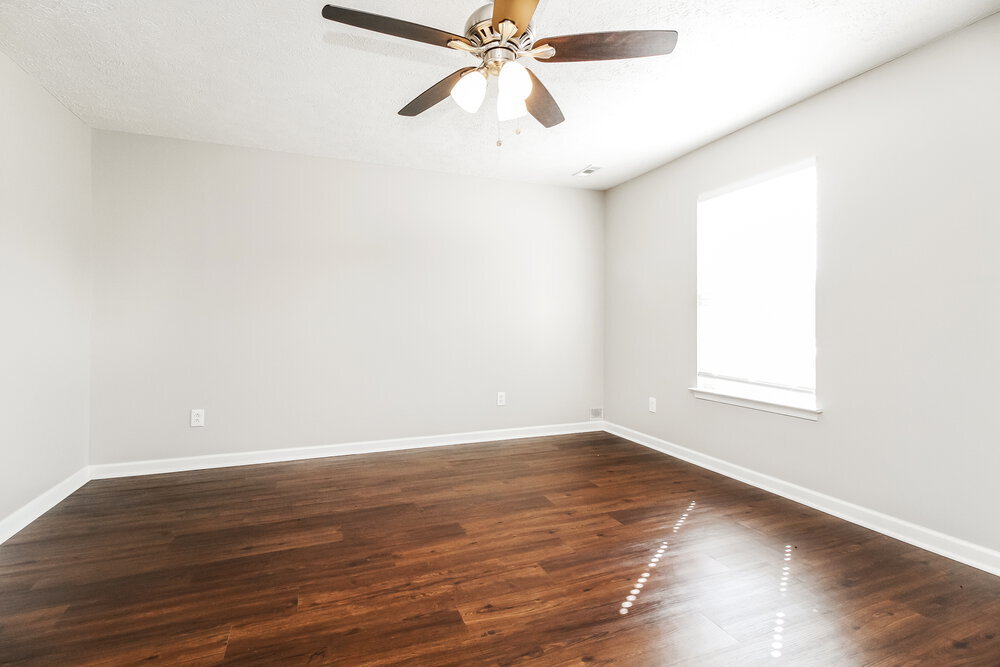 Building Photo - 1980 Old Castle Dr