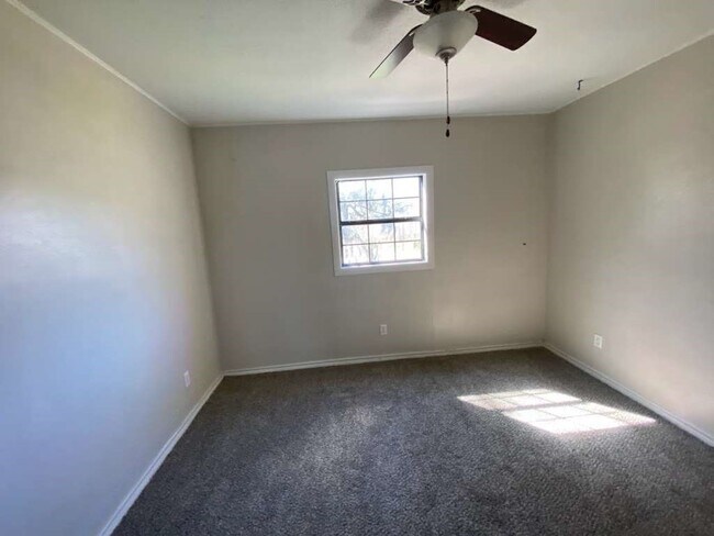 Building Photo - 201 Ferguson Dr